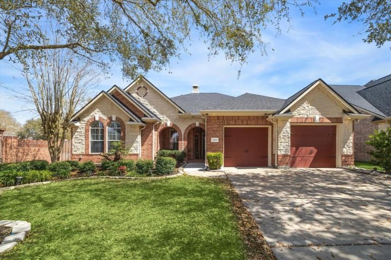 How Can I Determine the Right Listing Price for My Property?