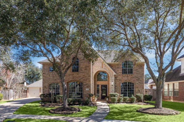 Large brick house and yard, for sale by a real estate agent broker Sugar Land.