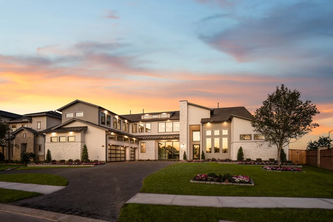 Experienced realtor Timbergrove Houston TX — Aida Younis professional licensed real estate broker