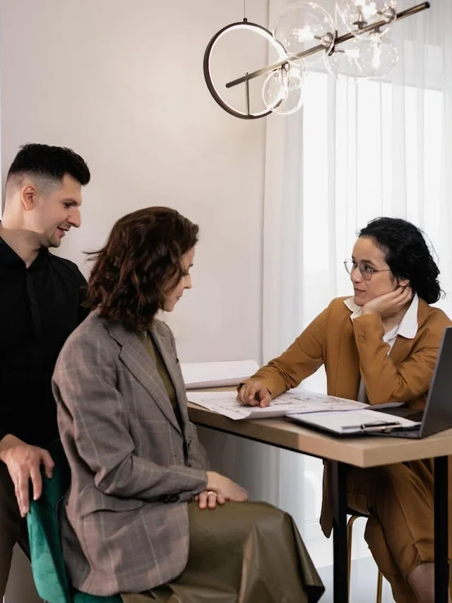 Real estate listing agent Timbergrove Houston — Aida Younis Team listing presentation and pricing strategy