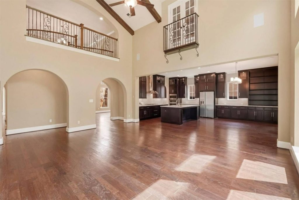 Spacious Sugar Land home interior featuring vaulted ceilings and a gourmet kitchen. See this listing from your House realtor Sugar Land.