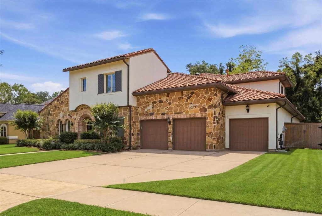 View this luxurious stone and stucco Tuscan house in Sugar Land, listed by a professional House realtor Sugar Land.
